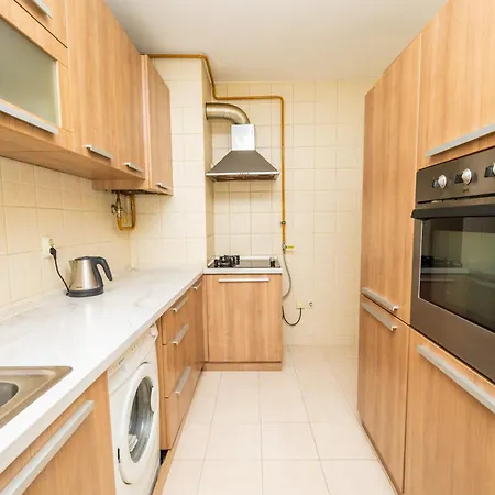 Cosy Nest In Center With Parking *