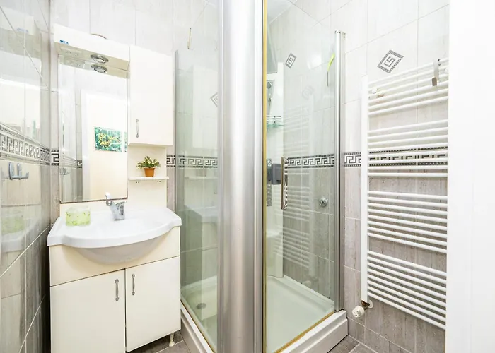 Cosy Nest In Center With Parking Daire Saraybosna